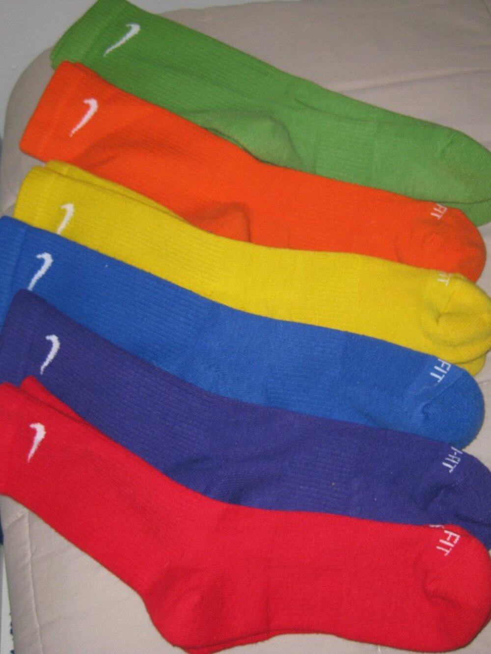 Nike 6 Pair Everyday Plus Dri-Fit Cushioned Crew Socks Size Medium - Picture 2 of 2